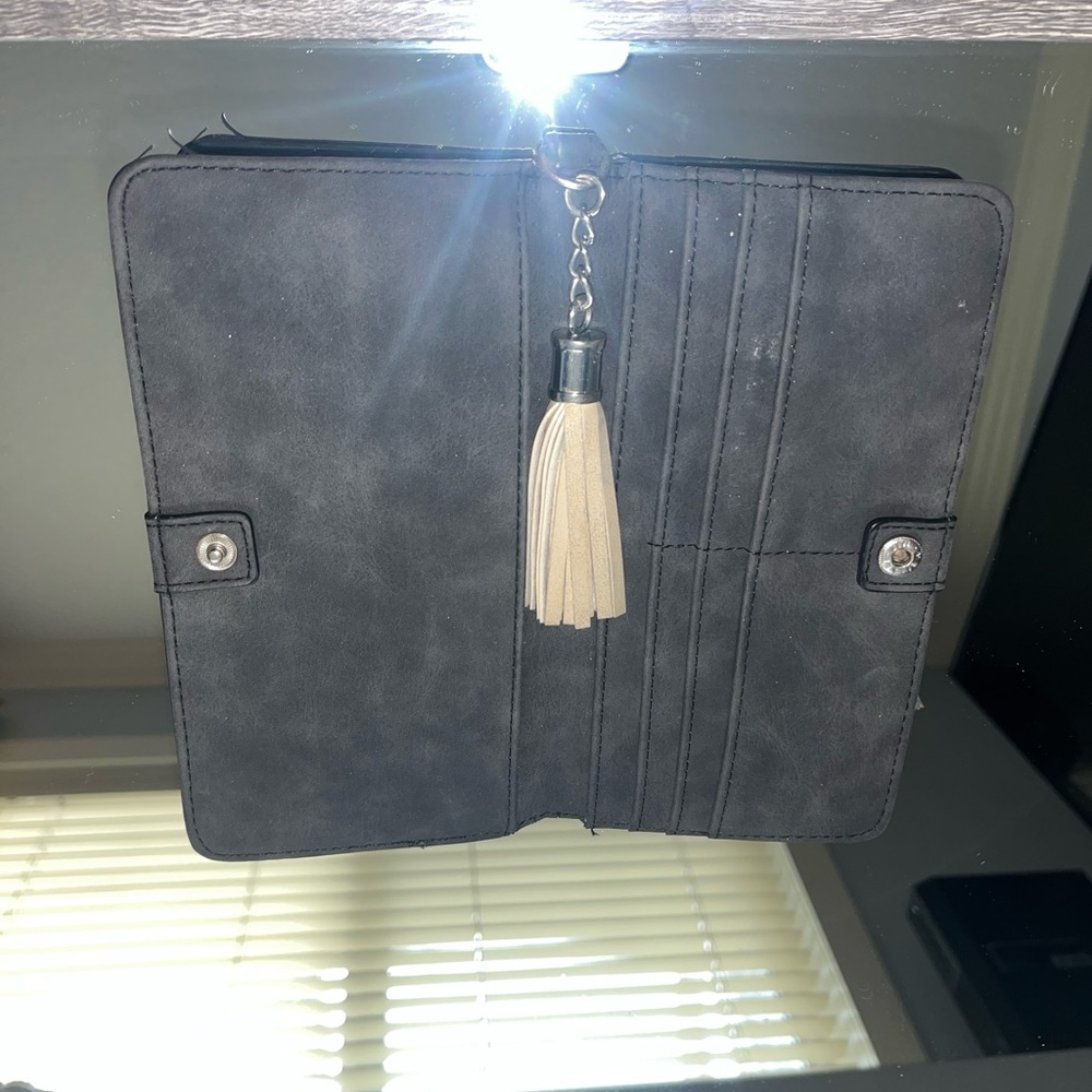 Clair’s wallet - Picture 3 of 3